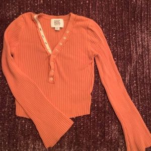 super cute orange flare-sleeve boho urban top😇very flattering 🪷⭐️